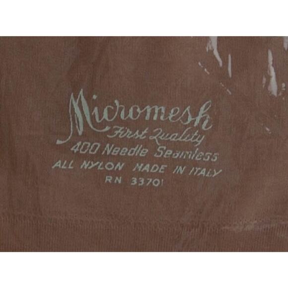 1960s Magique Micromesh First Quality Seamless All Nylon Stockings Size 9 - Picture 3 of 4